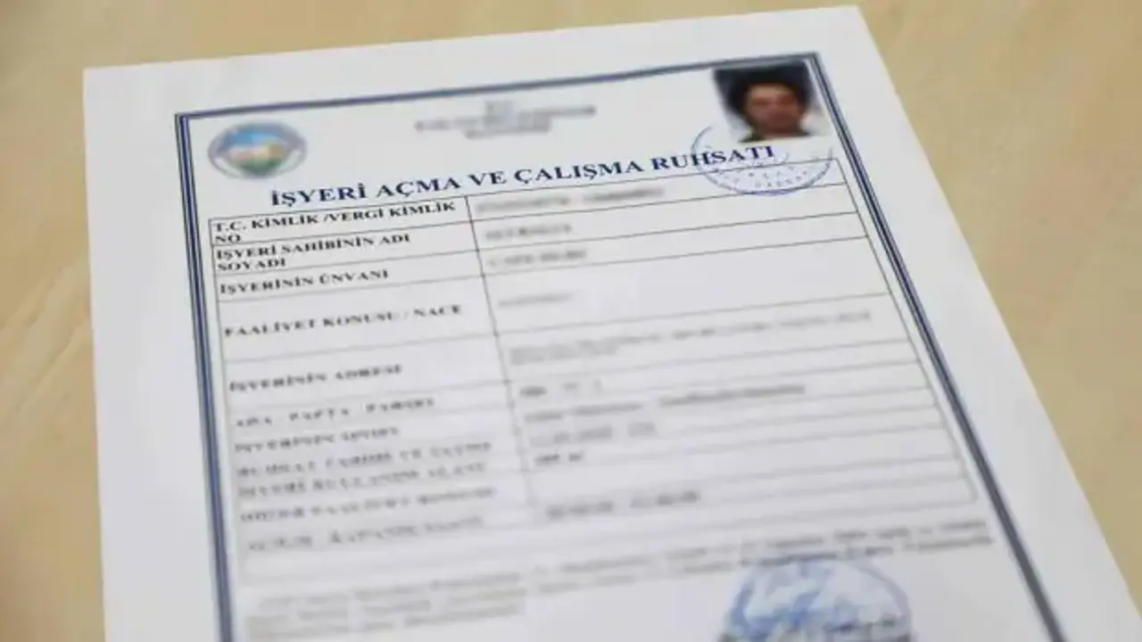 is_yerlerine_calisma_ruhsati_surprizi_yonetmelik_bastan_sona_degisti_1765441173_0505.webp